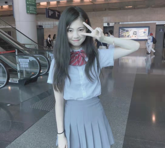 周子瑜|“港版周子瑜”甩掉清纯形象 罕有放出泳装照