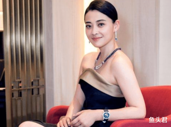 |94年春晚朱时茂大变活人，充当道具的女孩，如今火得一塌糊涂