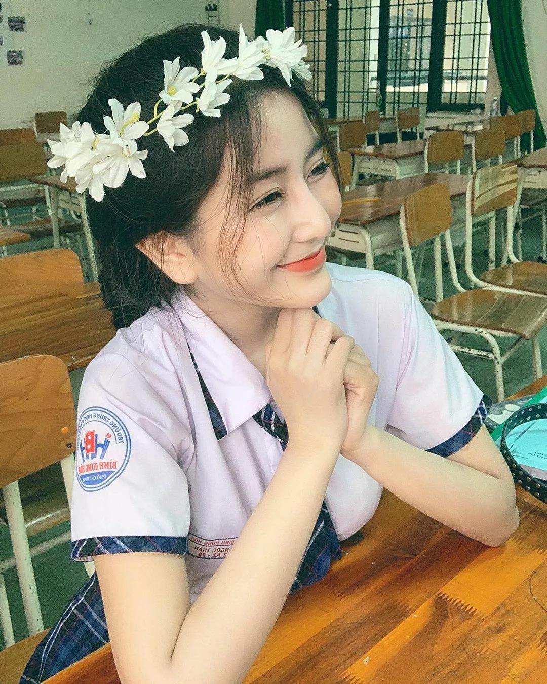 杜淳|赵露思的脸、卡戴珊的身材，这个16岁“网红校花”真的没整吗？