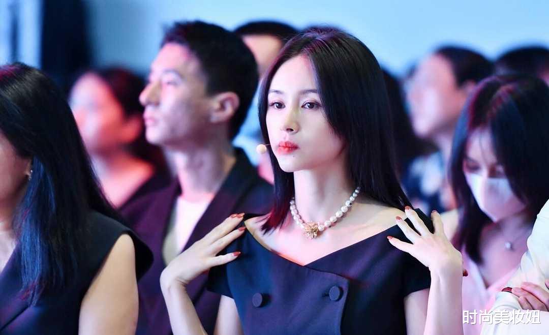 王子文|王子文恋爱后这么漂亮，身材不高却比例完美，脸型饱满太减龄