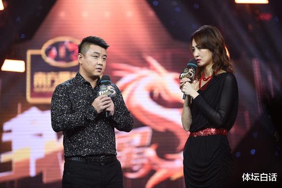 王皓|國乒王皓妻子海邊游玩，34歲身材火辣，2個兒子一黑一白很可愛