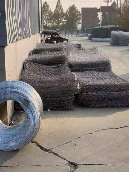 全昊的赵先生 镀锌石笼网有什么样的用途？它又是如何组装的？