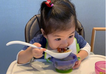 舜网 表弟14岁1米8，发育期喜欢吃1物，钙是牛奶的10倍，长高个