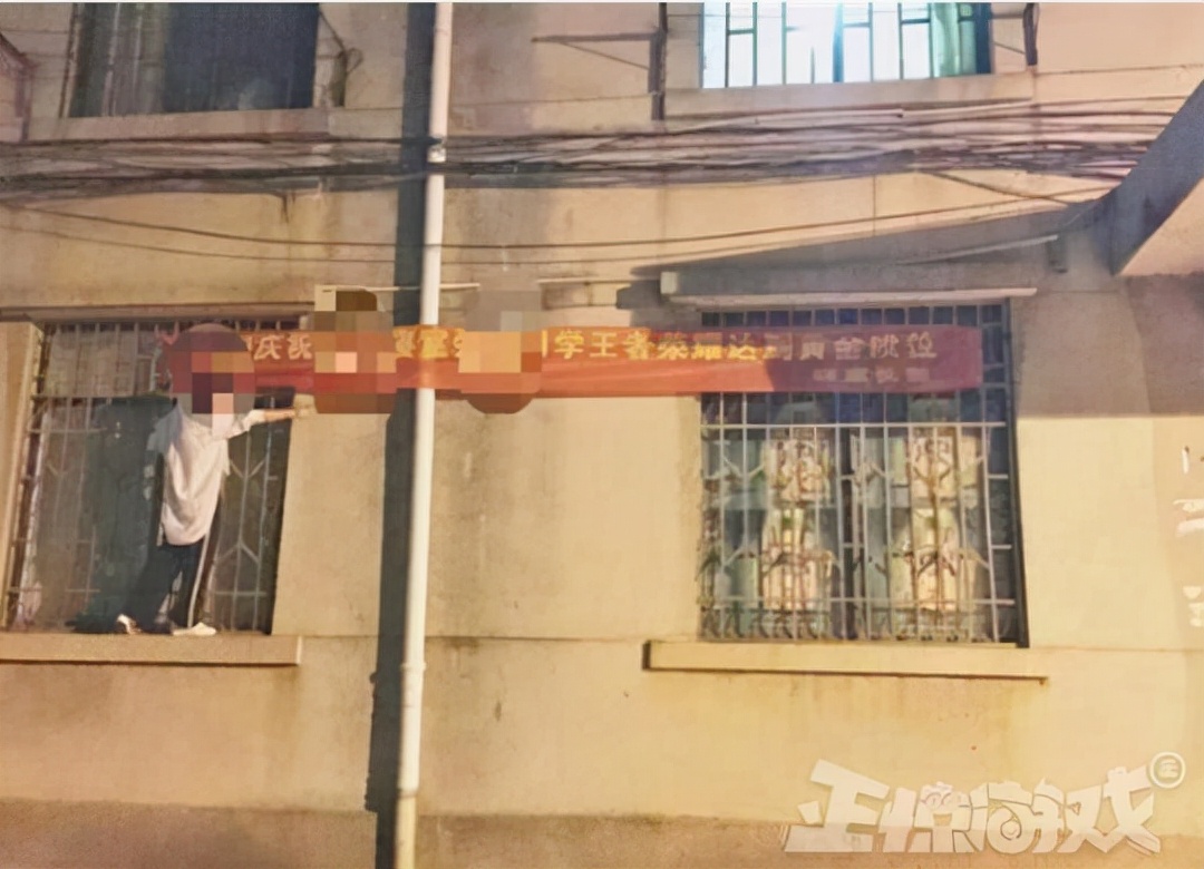 民警 韩国主播被显摆玩家搞崩溃，粉丝发现这玩家不一般，比游戏托还牛