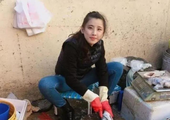 王祖贤|“王祖贤”市场卖鱼，因颜值走红，男粉丝特地飞深圳只为一睹芳容