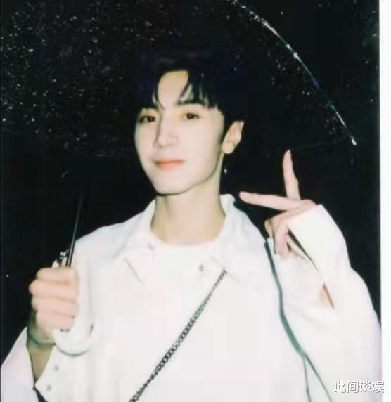 白敬亭|96年陈哲远被拍侧颜生图，状态好到出圈，爱豆转型演员的成功例子！