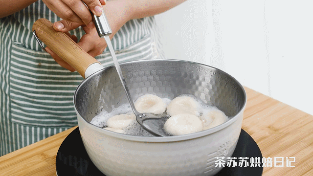 茶苏苏烘焙日记|这搭配绝了！冰凉绵沙口口料，成本不到5元吃到饱！