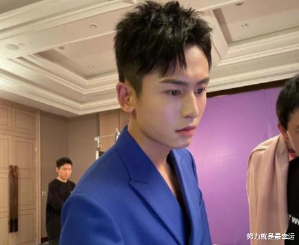 谭松韵|张哲瀚被指效仿鞠婧祎P实况图,过于注重颜值败坏路人缘