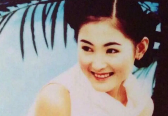 王一博|《雪中悍刀行》7位演员童年照，张天爱像小仙女，胡军像小战士