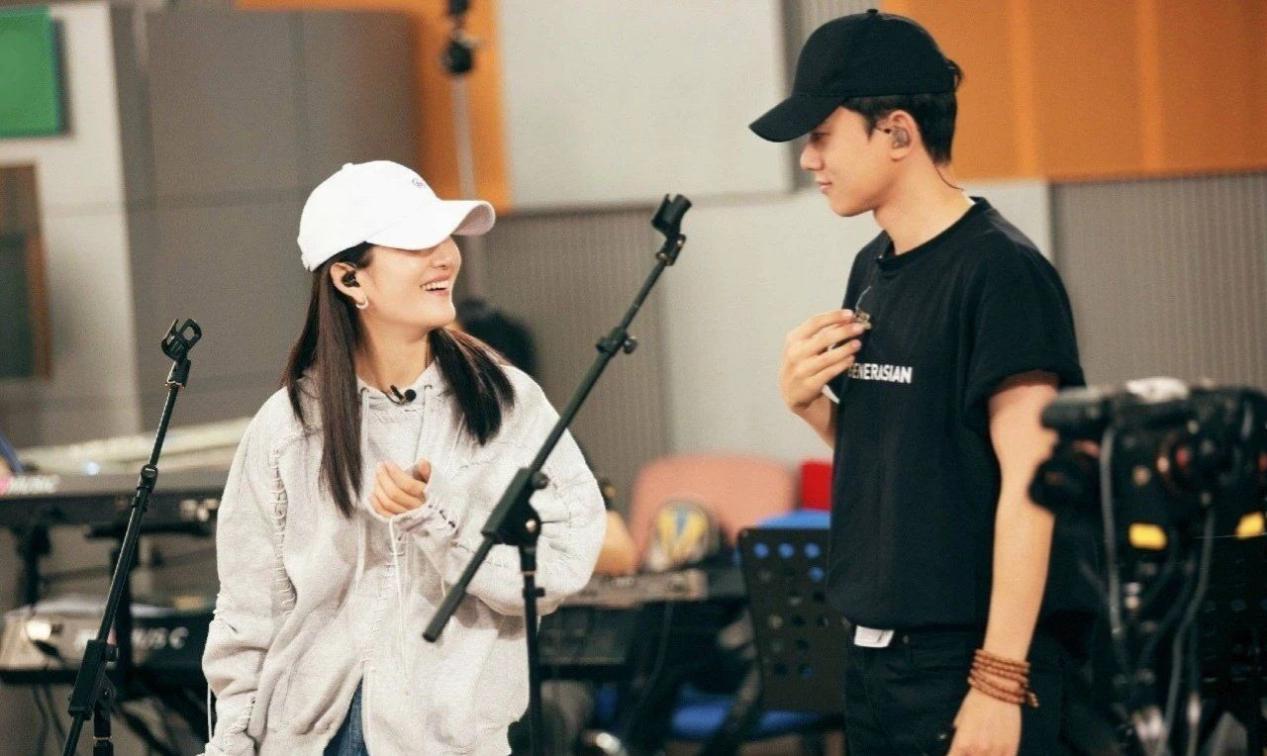 谢娜|谢娜张杰已离婚？女方被曝带孩子净身出户，张雨绮公开大胆上位