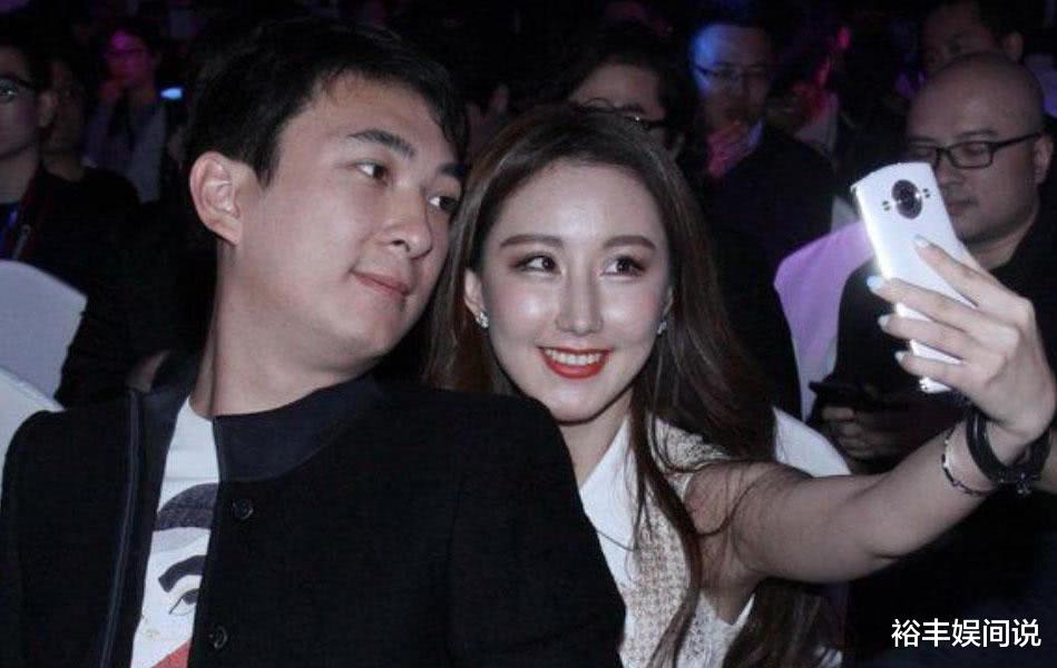 王思聪|王思聪携仨美女逛街，全程开心聊天不间断，手搭美女肩头画面暧昧