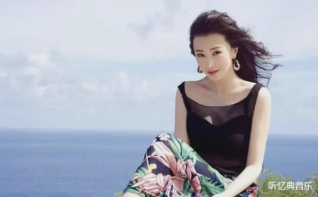 娱乐圈|她不当空姐进入娱乐圈，因演坏女人成名，今美艳动人却依旧单身