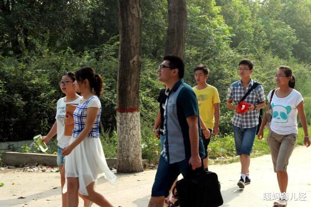 暖妈育儿经|叔叔拿到侄女清华大学录取通知书，发出魔性笑声，逗笑网友