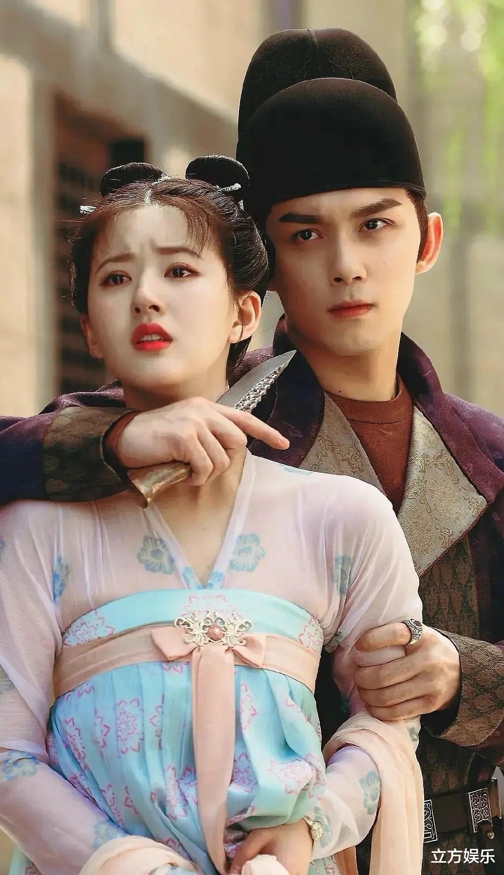 迪丽热巴|追着捡男主?赵露思被曝新剧合作吴磊,两次连拆热巴官配CP!