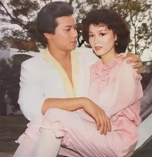 黄日华|用情至深！59岁黄日华重游故地忆亡妻：她若能恢复，我愿少活10年