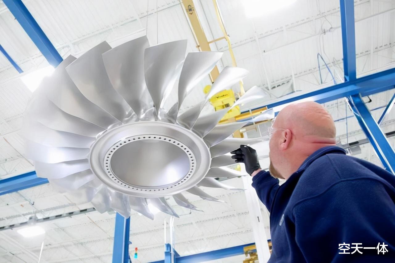 F-35|专业回收航母、舰载机、核潜艇，坠海F35B怎么回收才显得更专业？