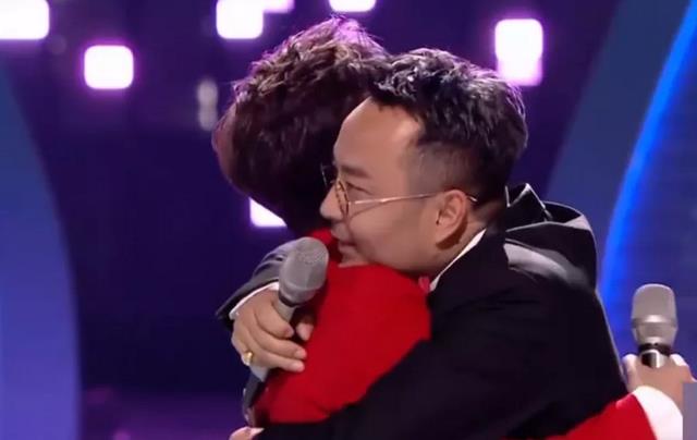 女人味|那些藏在跨年夜中的感人时刻！何炅穿过人群拥抱吴昕，整破防了