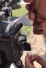 大城小乐故事 “女友出差美国，发来照片说很幸福...”网友：你头上绿油油的！哇哈哈哈～