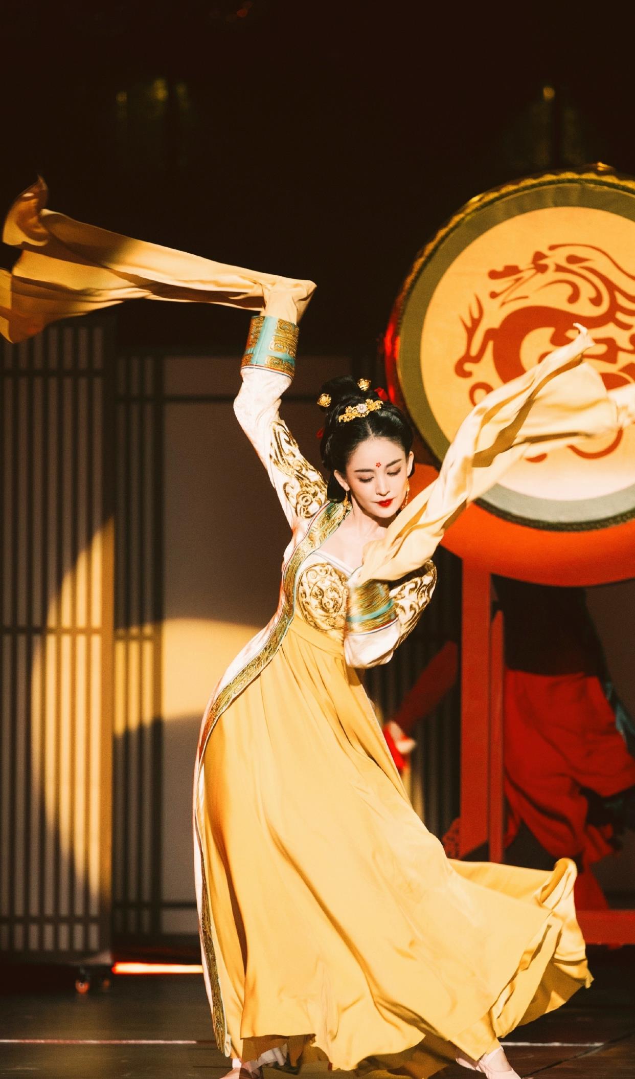 古力娜扎|娜扎《国风舞蹈秀》的表演，惊艳了全场！