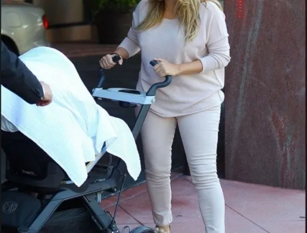 婴幼儿常识|国药育儿知识：宝宝推车上别放这个东西！很危险严重可窒息！