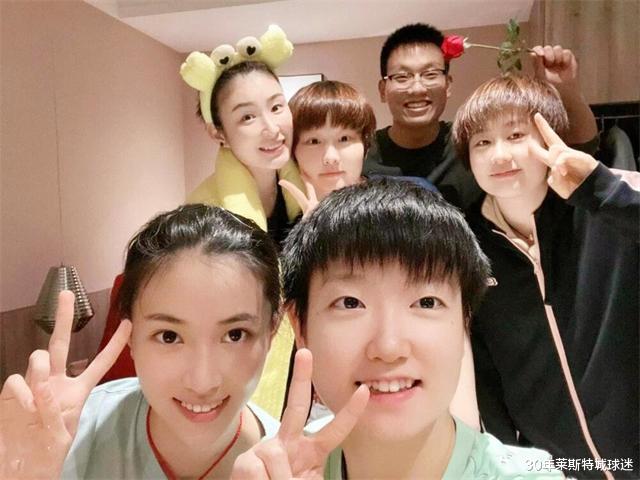 孙颖莎|孙颖莎真是小馋猫！夺冠赚28万推俩皮箱回国，她买了多少好吃的？