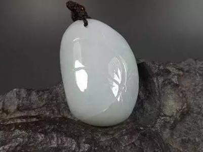 翡翠|所有翡翠都很贵吗？这5种就不值钱了，不懂别瞎买！