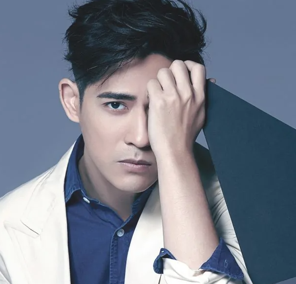 周渝民|周渝民转型成功，他用实际行动证明，谁说流量当不了实力演员！