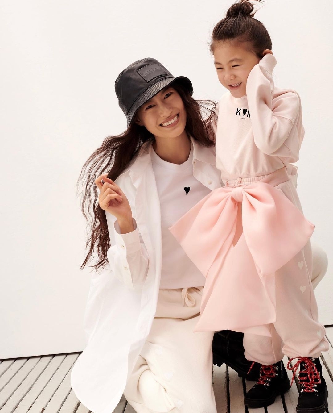 姚晨|秦舒培母女拍广告，Alaia活泼灵动拍摄专业，颜值太高被赞像陈冠希