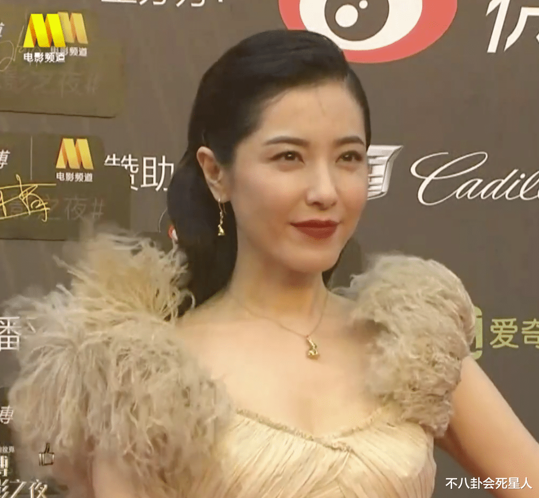 陈飞宇|上影节红毯生图：陈飞宇嘴凸黑眼圈重，孟美岐牙齿黄，景甜脸紧绷