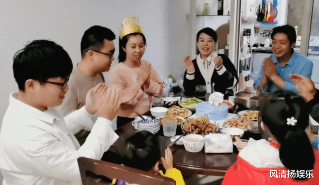 杜新枝|田静趁休息整理货品，出动一家四口帮忙，杜新枝忙着回忆姚策