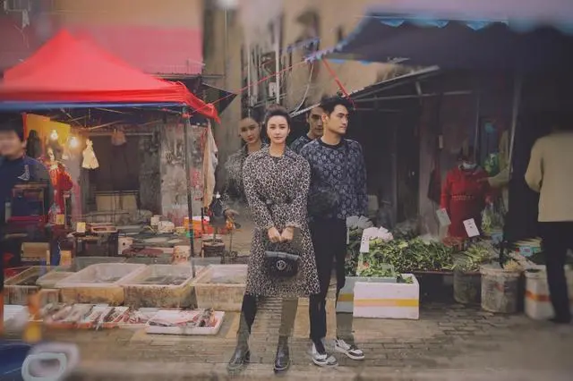 |张歆艺暴瘦后直接“换脸”！跟袁弘穿情侣装，做公益都不忘秀恩爱