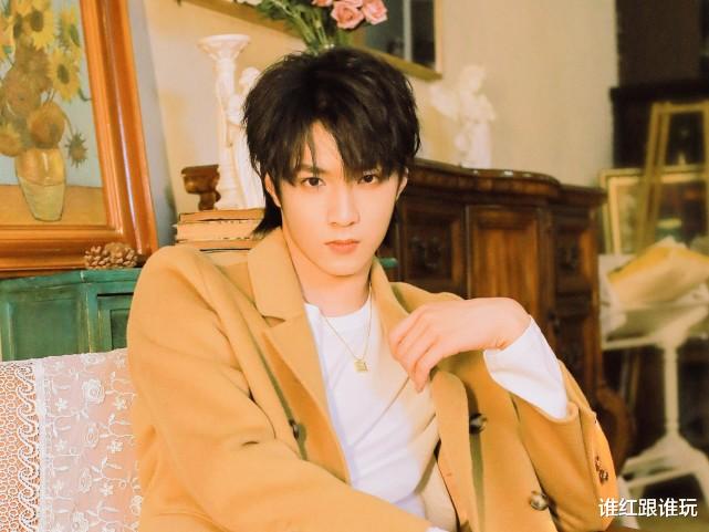 小姐姐|眼神杀、侧脸杀、歪头杀！刘耀文，一张脸满足所有少女心