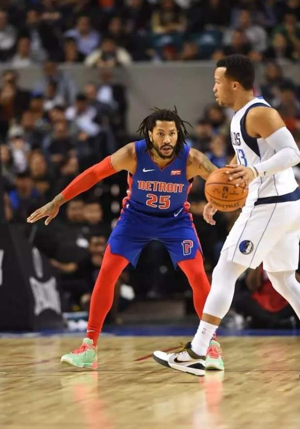 罗斯|破案了，罗斯为何选择重返尼克斯？看看尼克斯场边的观众你就懂了