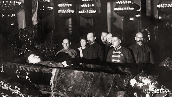 列宁|列宁遗体只剩10%，每年防腐费花百万，“入土为安”为何这么难？