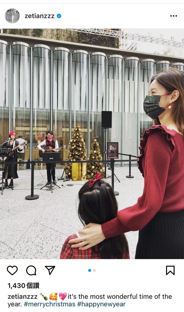 章泽天|93年的章泽天晒和5岁女儿的合影，母女好似姐妹，真的让人羡慕