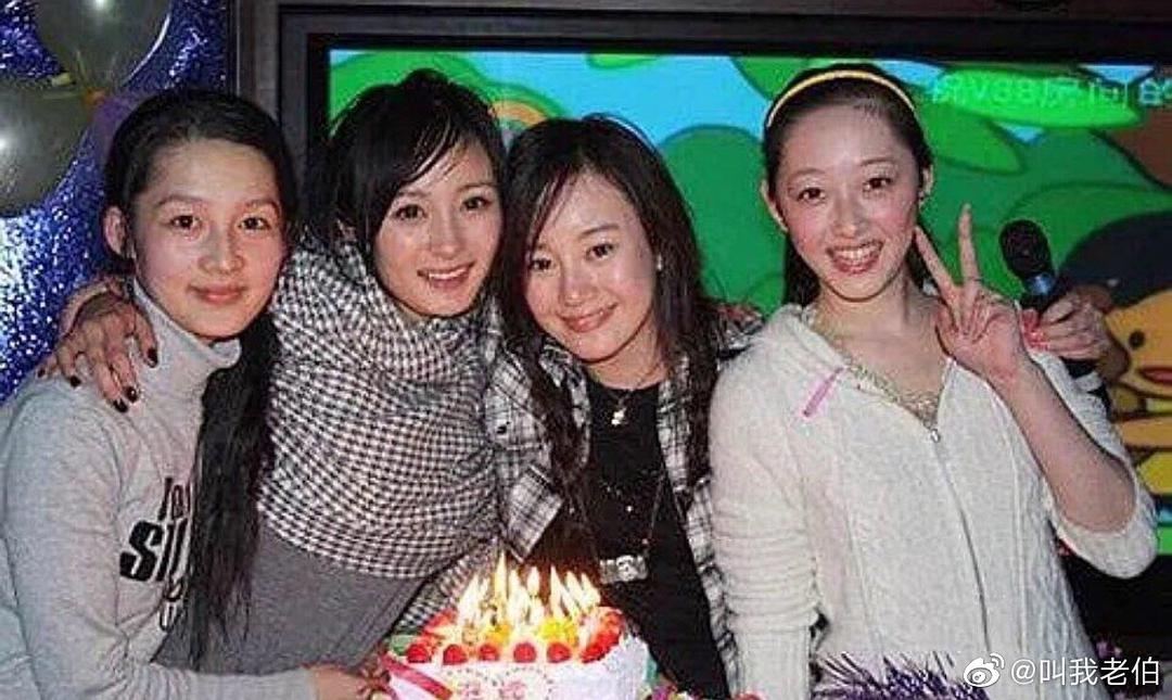 岳云鹏|杨幂李沁金晨同框，金晨最白最显眼，李沁加了刘海不就是孙怡吗？
