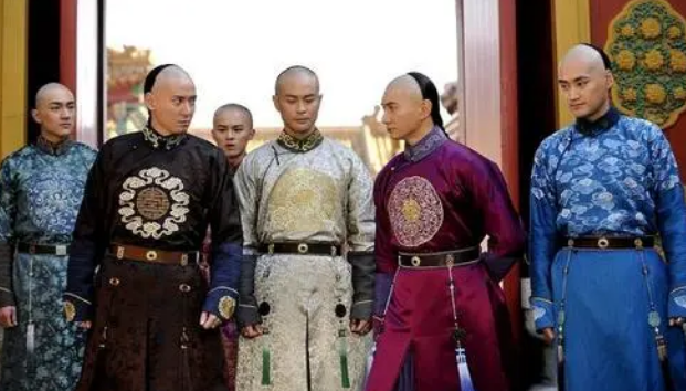 胡兵|亲兄弟不同命，哥哥在狱里度日如年，弟弟在750平米豪宅享受生活