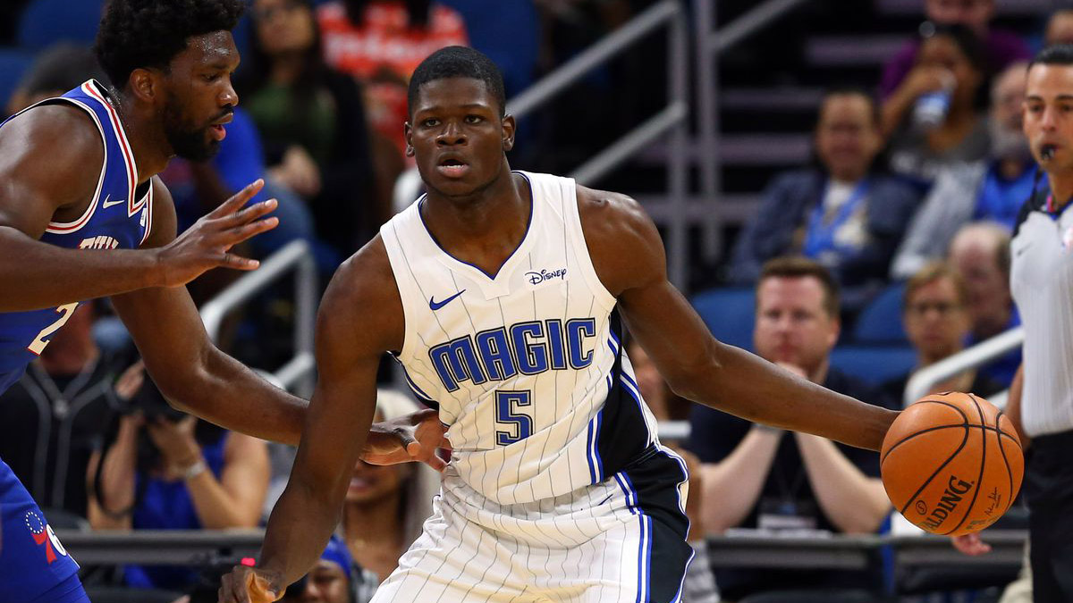 籃網(wǎng)隊(duì)|美媒建議湖人魔術(shù)5換1交易：魔術(shù)鐵塔輔助詹眉，塔克小卡上貨架