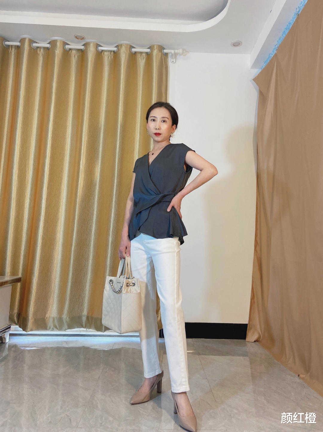 颜红橙|早秋不要乱穿衣,一袭碎花连衣裙温柔又大气,适合奔四奔五的女性