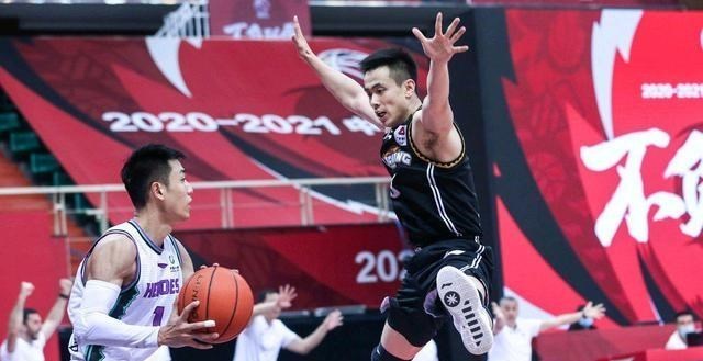 一个人的夜晚 CBA明日六场对决！辽鲁大战万众期待，新疆挽回颜面，首钢遭遇克星