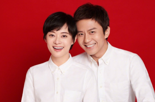 孙俪|邓超孙俪高调现身游戏城，打打闹闹如热恋般甜蜜，引众人围观拍照