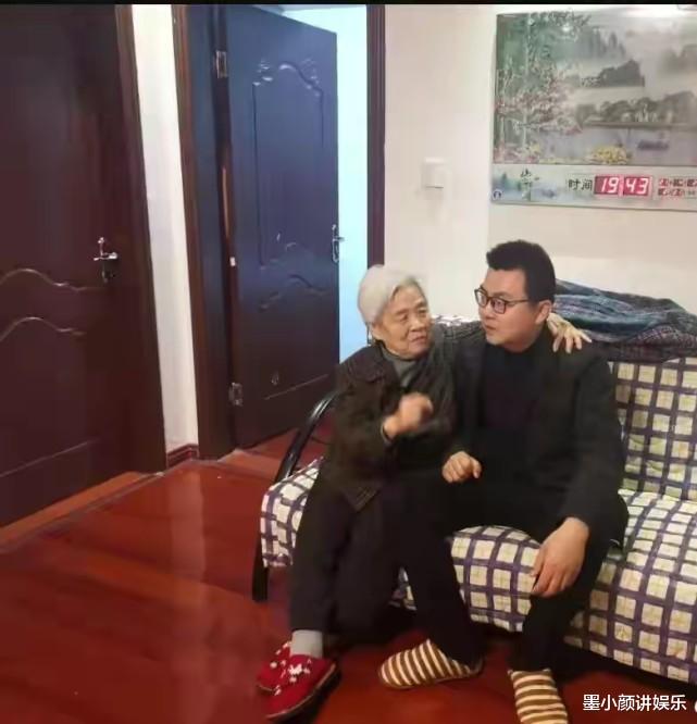 |郭威首次看望姥姥，90岁姥姥搂着外孙促膝长谈，唯恐将孙子弄丢
