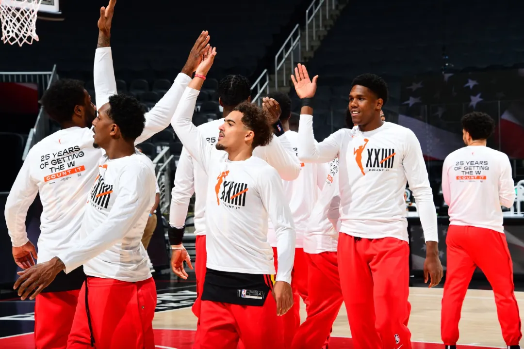 尼克斯队|0.9秒抛投绝杀！季后赛首秀让15000人闭嘴！可惜罗斯的大心脏……