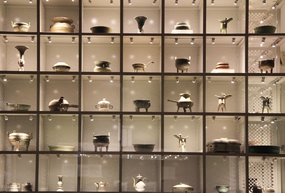 茶馆小二 歪批；皇室后裔“坐吃山空”挖自家祖坟犯罪吗？文物是人家的呀！