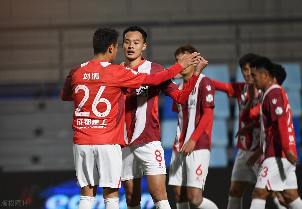 刘若钒|2-1逆转！22岁中国新星爆发5场造5球，徐根宝曾狂赞：比武磊强