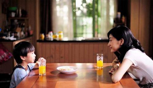 舜网 兄弟打碎妈妈香水被罚站，哥哥对弟弟说的“悄悄话”，让宝妈笑翻