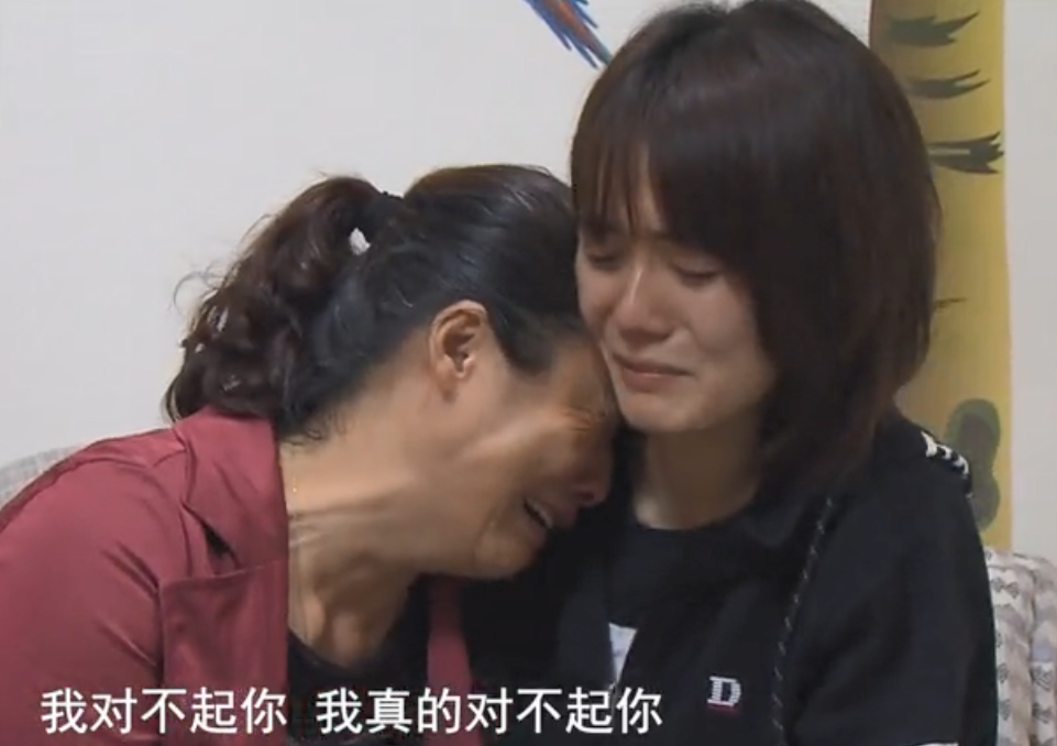 老人为抢几个免费鸡蛋,导致二岁孙子坠楼身亡,儿媳反应让人意外