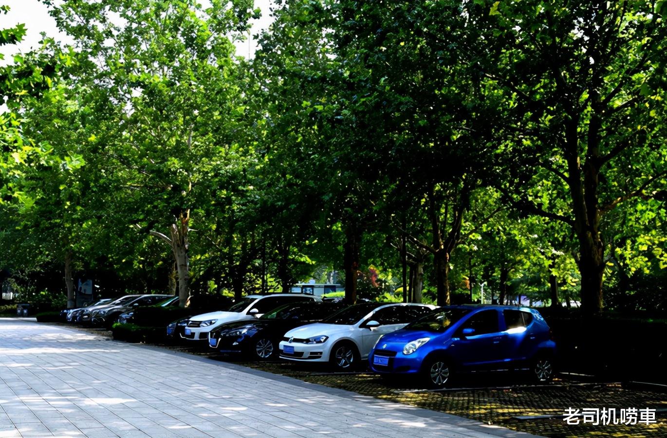 摄像头 注意停车时的一些小技巧，这样可以减少爱车被剐蹭的风险