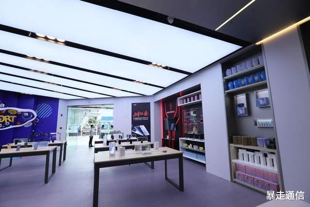 中兴|中兴首家形象店开业 体验营销撬动线下手机市场