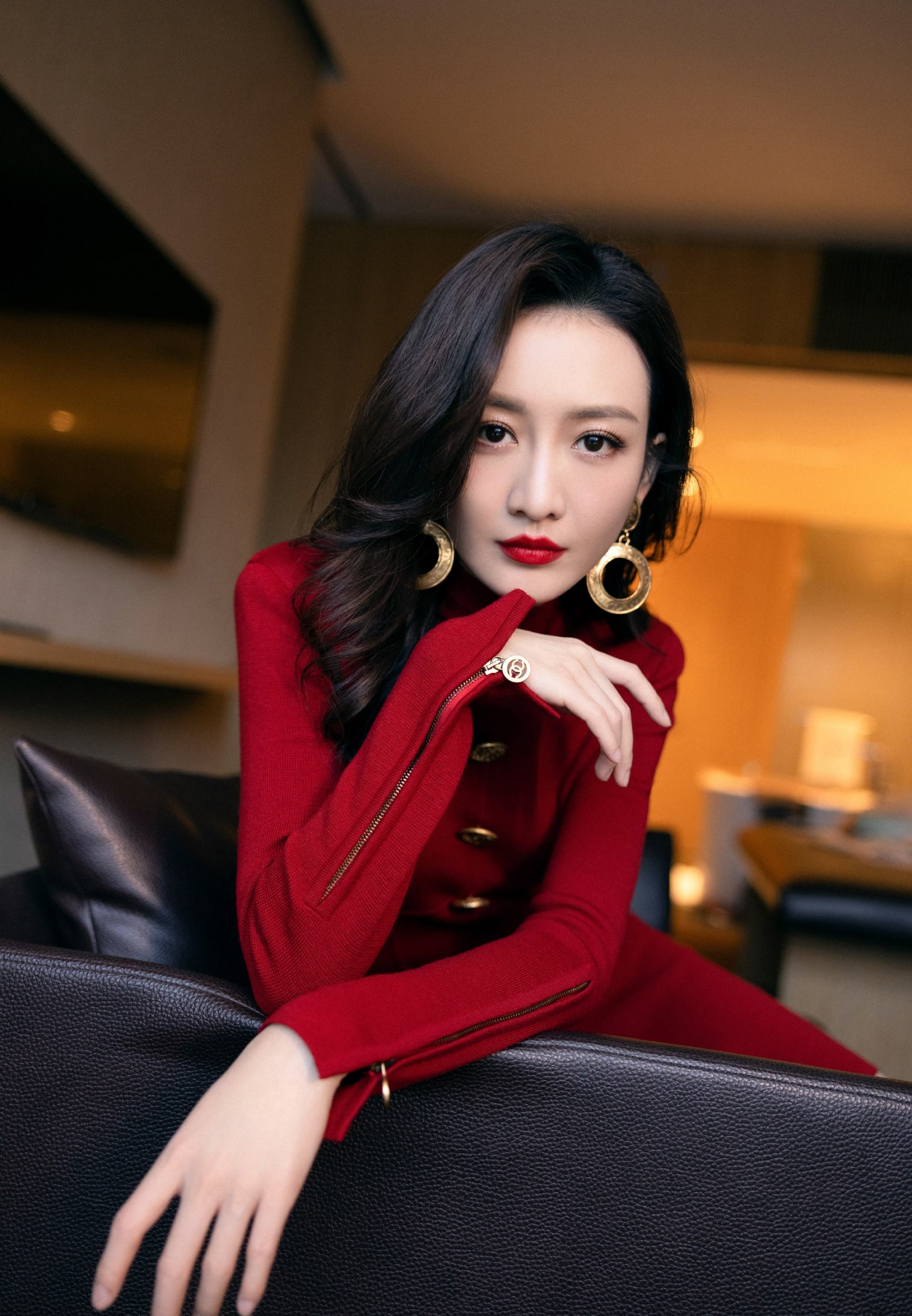 王鸥|王鸥参加妹妹婚礼，小腹隆起疑怀孕，“小鲜肉”男友身份曝光